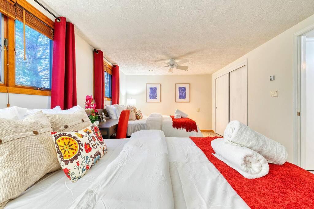 Antler Ridge: 3bdr W Hot Tub & Game Holiday home *