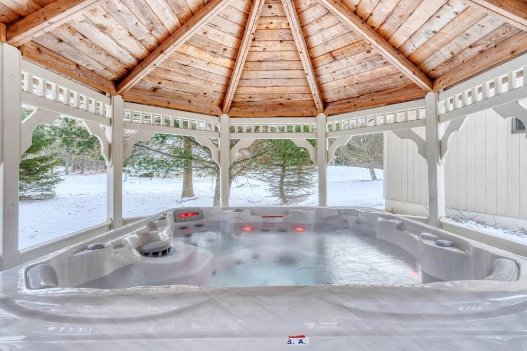 Antler Ridge: 3bdr W Hot Tub & Game Holiday home